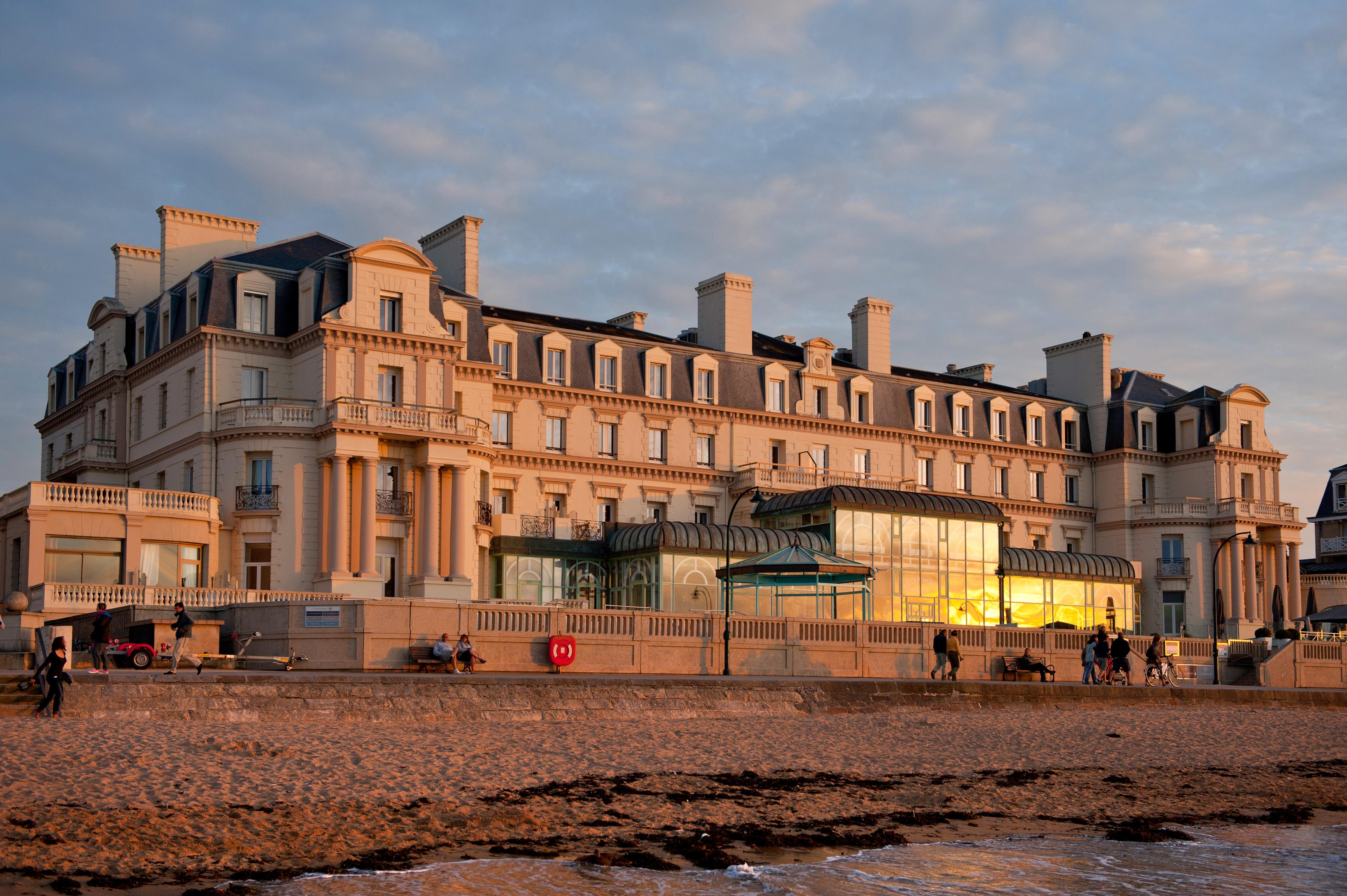 Grand Hotel Des Thermes Saint-Malo Exterior foto